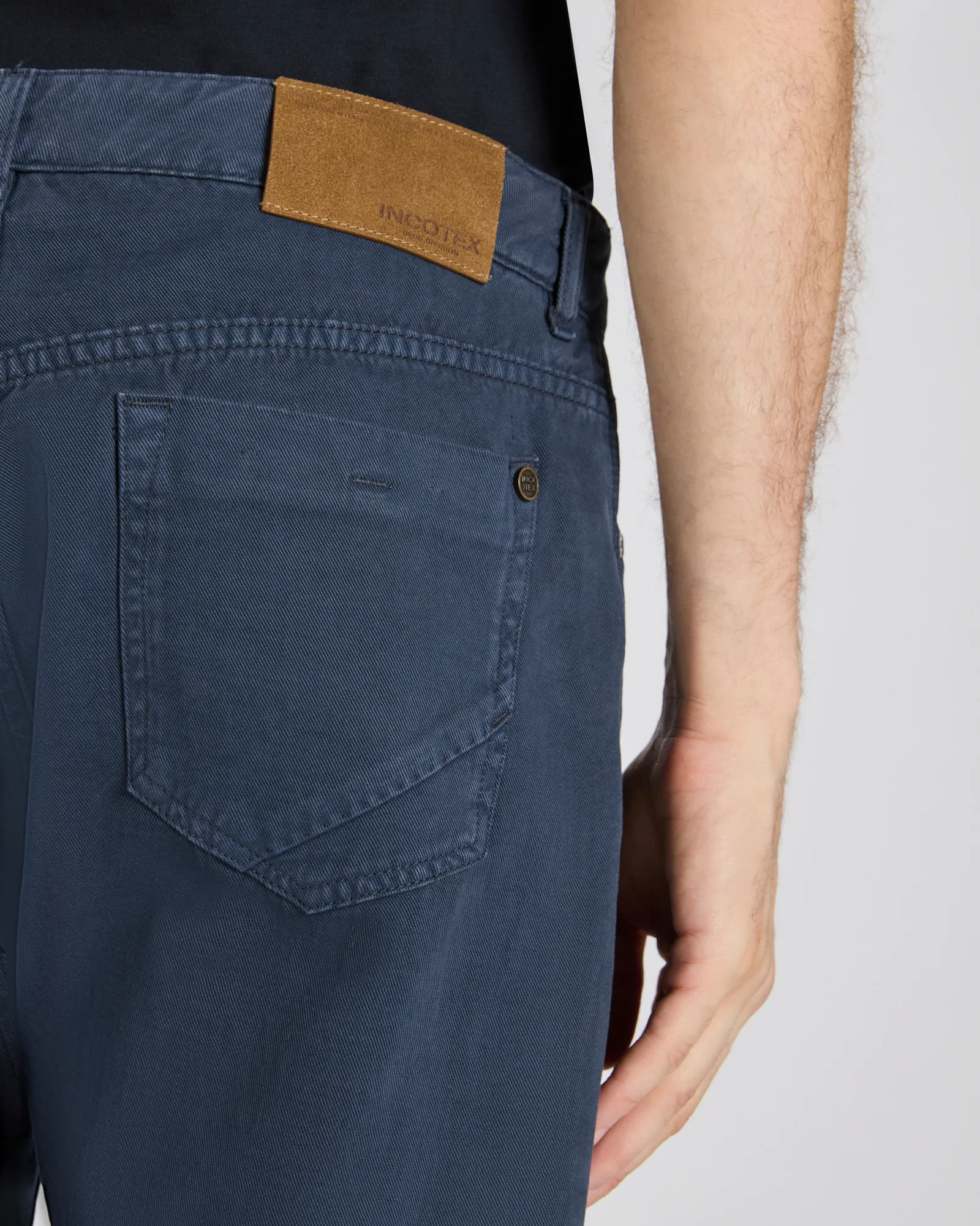 Slim-fit five-pocket trousers in cotton and cashmere - Image 4