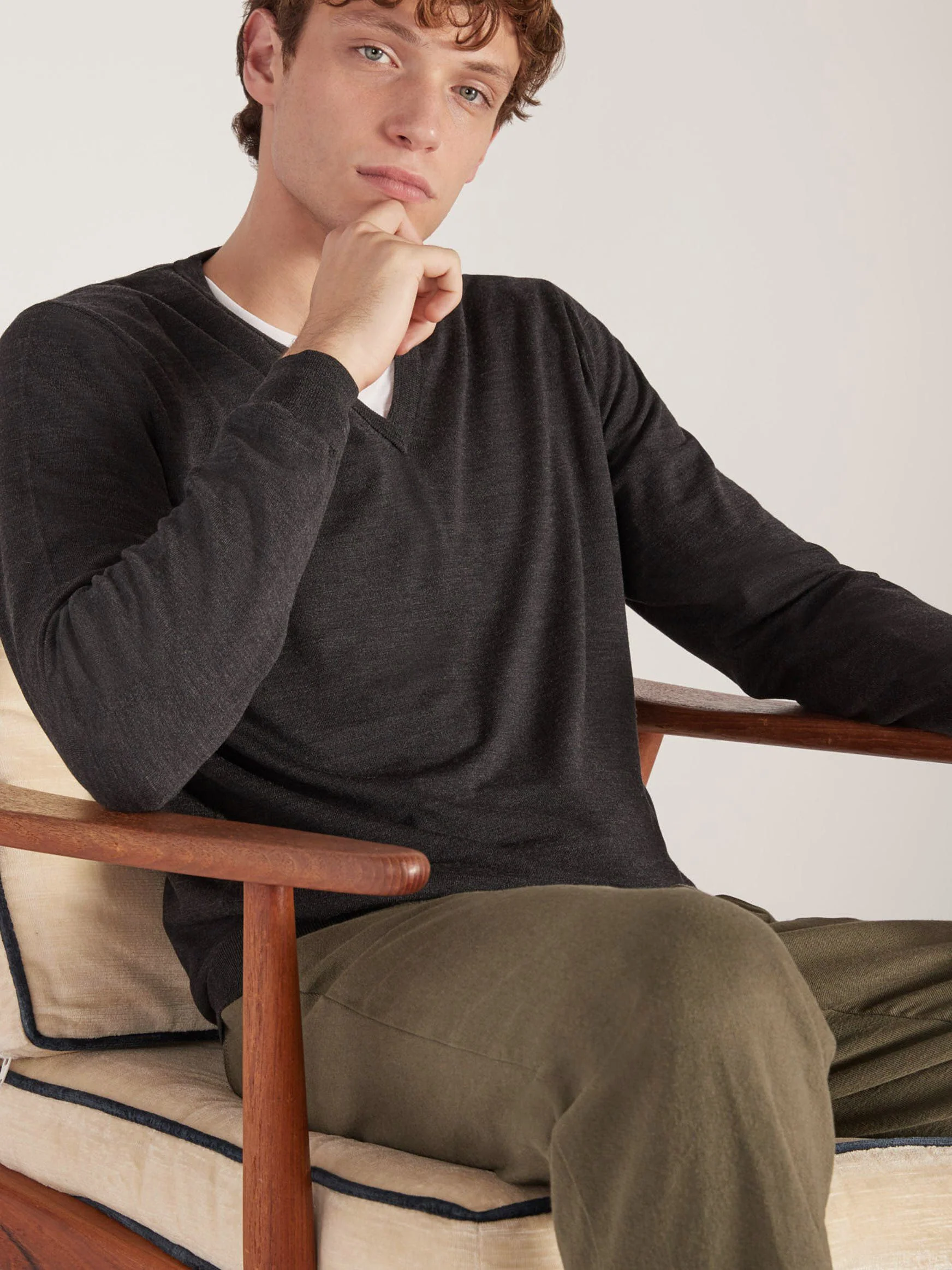Slim-fit V-neck sweater in certified Flexwool - Image 2