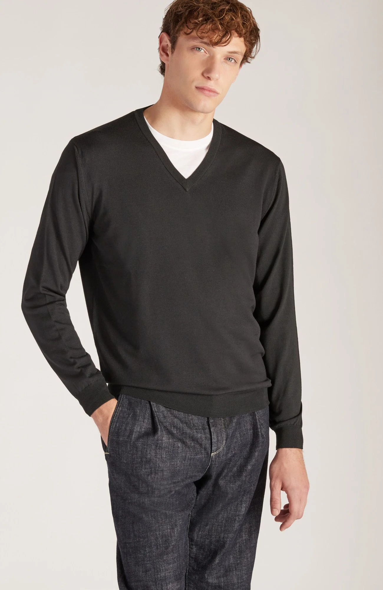 Slim-fit V-neck sweater in certified Flexwool - Image 3