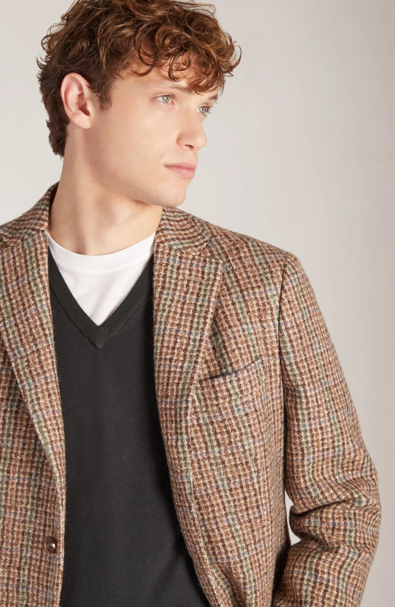 Slim-fit V-neck sweater in certified Flexwool - Image 4